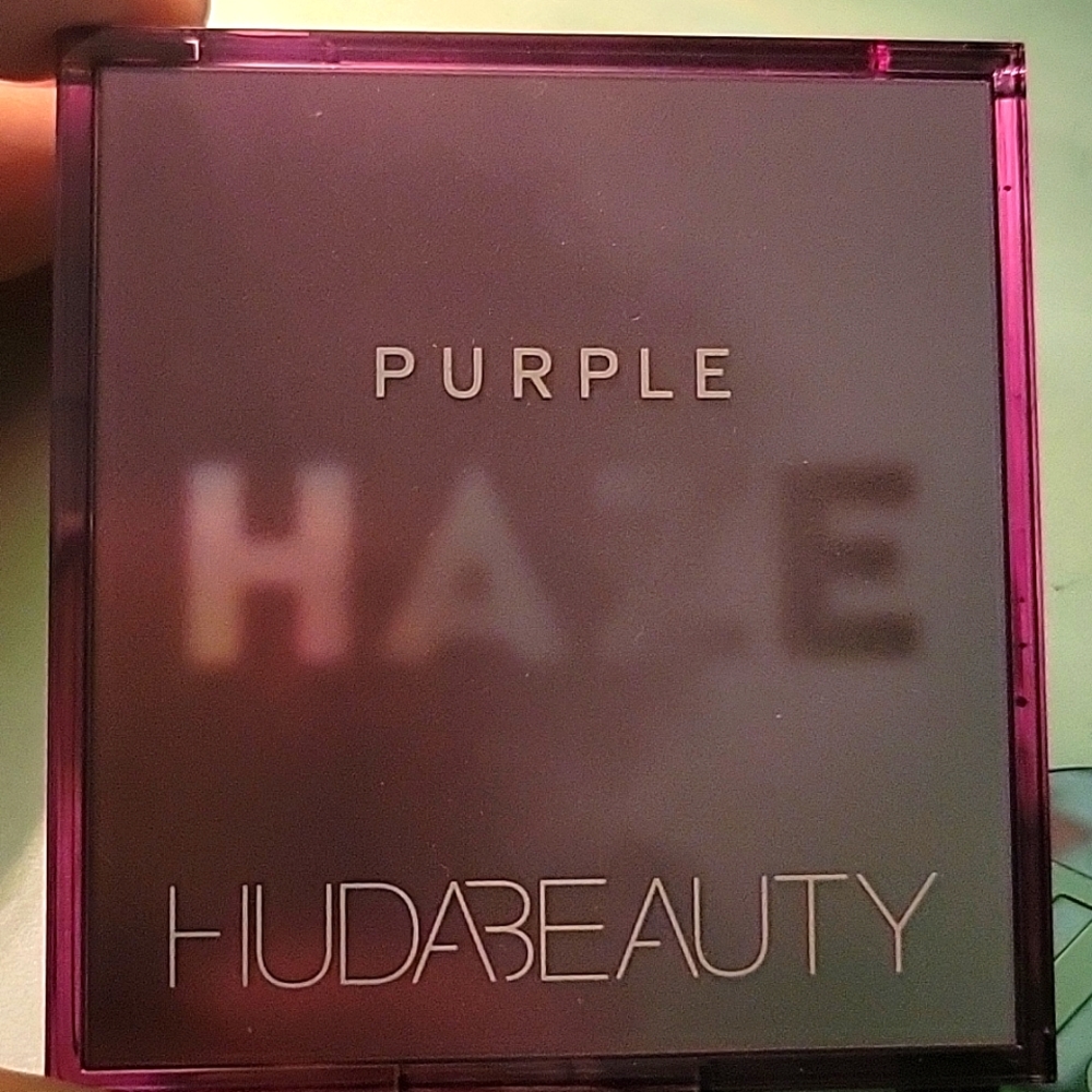 Huda purple eyeshadow palette
